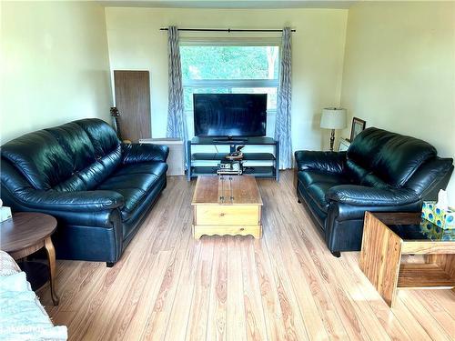 38 Bayside Avenue, Victoria Harbour, ON - Indoor Photo Showing Living Room