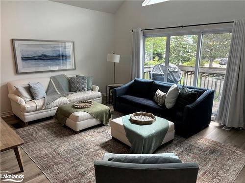 11-110 Kellie'S Way, The Blue Mountains, ON - Indoor Photo Showing Living Room