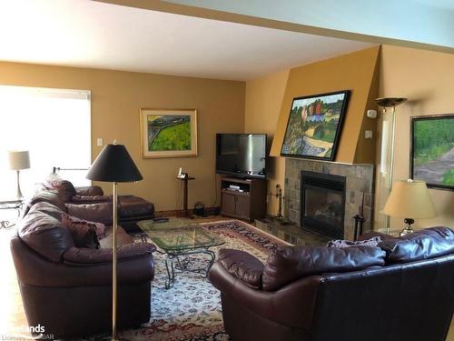 165 Settlers Way, The Blue Mountains, ON - Indoor Photo Showing Living Room With Fireplace