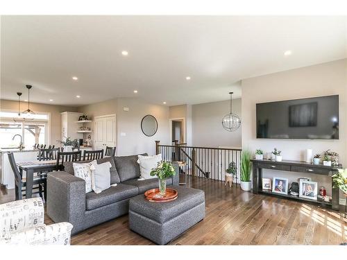 942 Jordeli Lane Lane, Midland, ON - Indoor Photo Showing Living Room