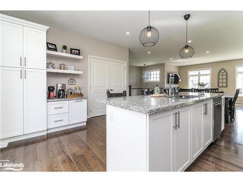 942 Jordeli Lane Lane, Midland, ON - Indoor Photo Showing Kitchen