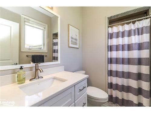 942 Jordeli Lane Lane, Midland, ON - Indoor Photo Showing Bathroom