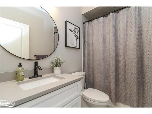 942 Jordeli Lane Lane, Midland, ON - Indoor Photo Showing Bathroom