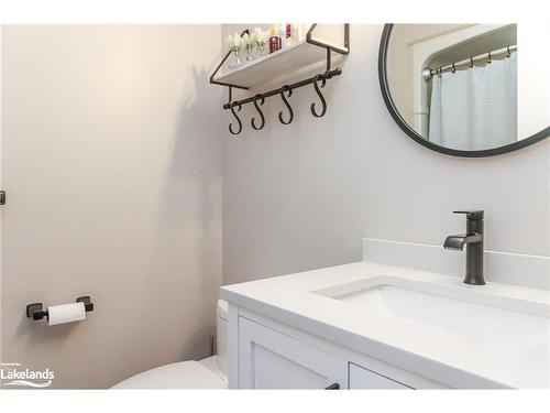 942 Jordeli Lane Lane, Midland, ON - Indoor Photo Showing Bathroom