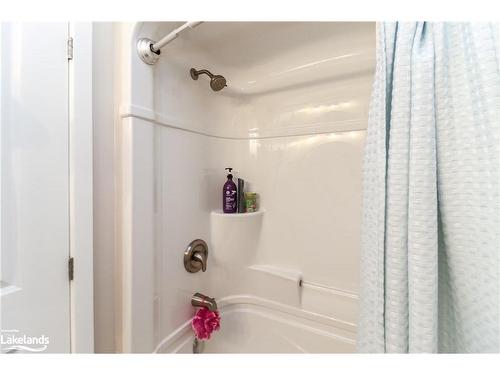 942 Jordeli Lane Lane, Midland, ON - Indoor Photo Showing Bathroom