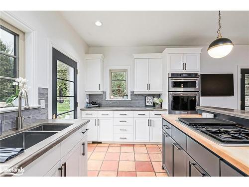 787517 Grey 13 Road, Clarksburg, ON - Indoor Photo Showing Kitchen With Double Sink