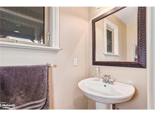 787517 Grey 13 Road, Clarksburg, ON - Indoor Photo Showing Bathroom