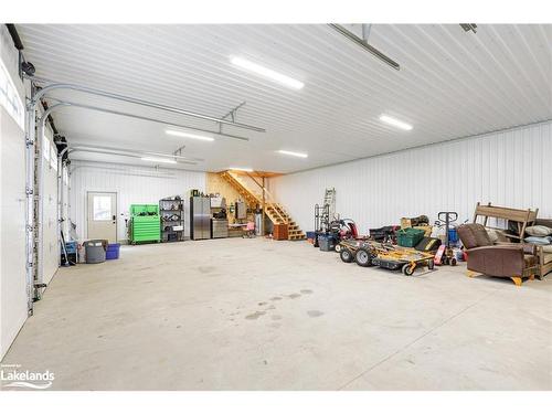 787517 Grey 13 Road, Clarksburg, ON - Indoor Photo Showing Garage