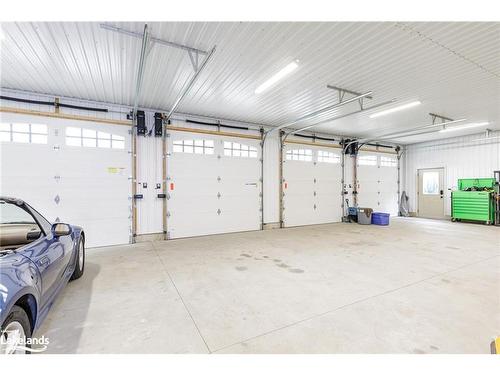 787517 Grey 13 Road, Clarksburg, ON - Indoor Photo Showing Garage