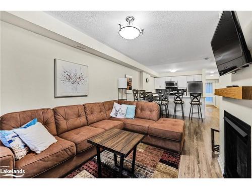 104-4 Anchorage Crescent, Collingwood, ON - Indoor Photo Showing Living Room