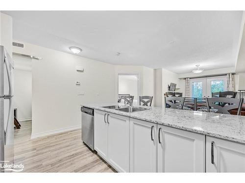 104-4 Anchorage Crescent, Collingwood, ON - Indoor Photo Showing Kitchen With Double Sink With Upgraded Kitchen