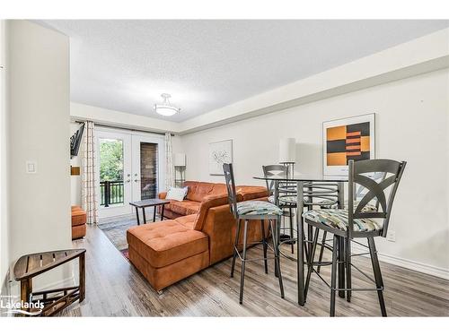 104-4 Anchorage Crescent, Collingwood, ON - Indoor Photo Showing Living Room