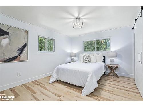 6278 Vancise Court, Clearview, ON - Indoor Photo Showing Bedroom