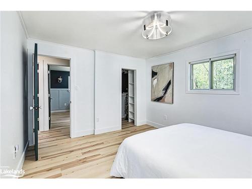 6278 Vancise Court, Clearview, ON - Indoor Photo Showing Bedroom