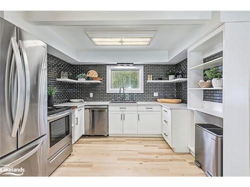 6278 Vancise Court, Clearview, ON - Indoor Photo Showing Kitchen