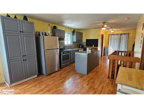 51 Riverside Avenue, South River, ON - Indoor Photo Showing Kitchen