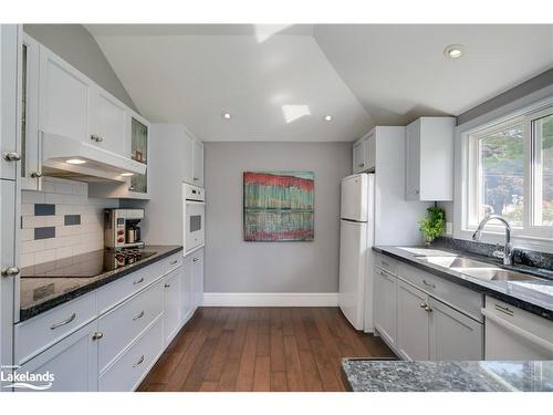 515 Sarah Street N, Gravenhurst, ON - Indoor Photo Showing Kitchen With Double Sink