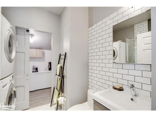 515 Sarah Street N, Gravenhurst, ON - Indoor Photo Showing Laundry Room