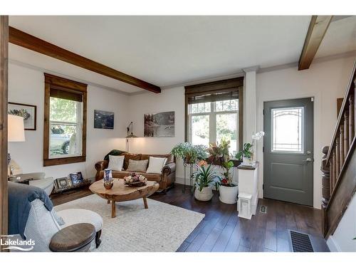 515 Sarah Street N, Gravenhurst, ON - Indoor Photo Showing Living Room