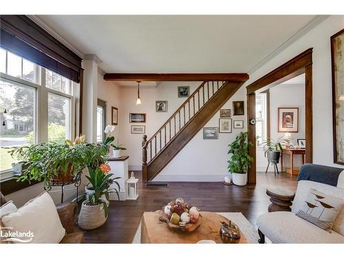 515 Sarah Street N, Gravenhurst, ON - Indoor Photo Showing Living Room