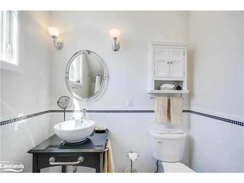 515 Sarah Street N, Gravenhurst, ON - Indoor Photo Showing Bathroom