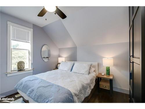 515 Sarah Street N, Gravenhurst, ON - Indoor Photo Showing Bedroom