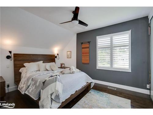 515 Sarah Street N, Gravenhurst, ON - Indoor Photo Showing Bedroom