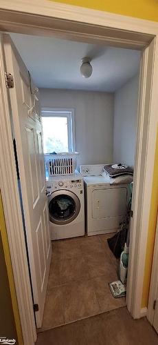 11 Herons Hill, Bracebridge, ON - Indoor Photo Showing Laundry Room