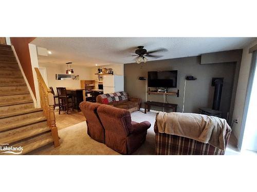 11 Herons Hill, Bracebridge, ON - Indoor Photo Showing Living Room