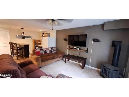 11 Herons Hill, Bracebridge, ON - Indoor Photo Showing Living Room