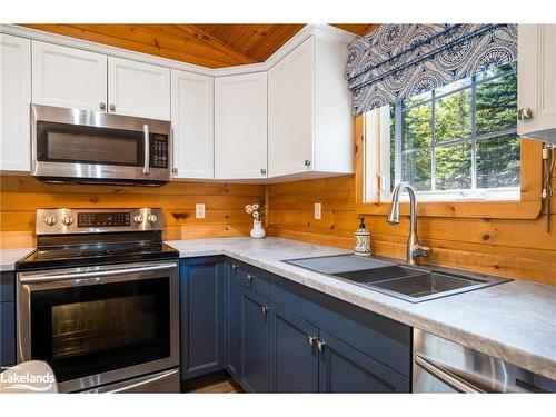 23 Cabin Crescent, Wasaga Beach, ON - Indoor Photo Showing Kitchen With Double Sink