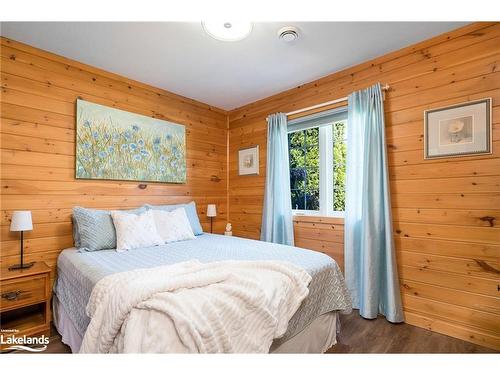 23 Cabin Crescent, Wasaga Beach, ON - Indoor Photo Showing Bedroom