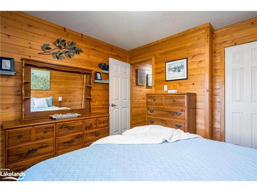 23 Cabin Crescent, Wasaga Beach, ON - Indoor Photo Showing Bedroom