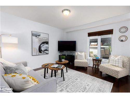 115 Bailey Drive, Cambridge, ON - Indoor Photo Showing Living Room