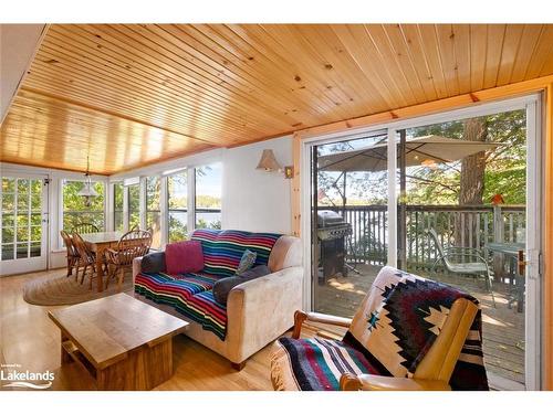 58 Deerfield Road, Mckellar, ON - Indoor Photo Showing Living Room