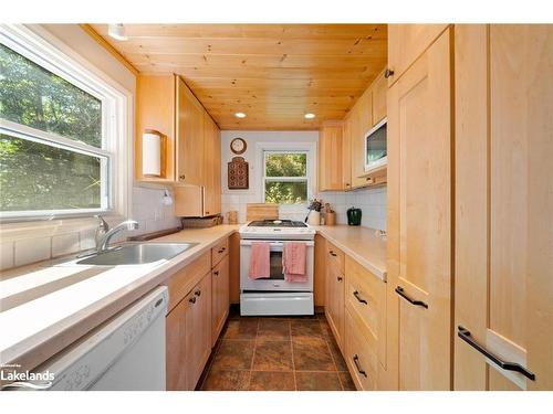 58 Deerfield Road, Mckellar, ON - Indoor Photo Showing Kitchen