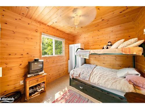 58 Deerfield Road, Mckellar, ON - Indoor Photo Showing Bedroom