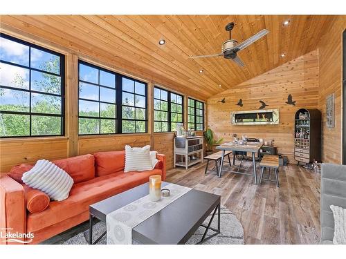 140 Vernon Shores Avenue, Huntsville, ON - Indoor Photo Showing Living Room