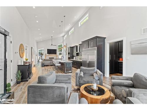 140 Vernon Shores Avenue, Huntsville, ON - Indoor Photo Showing Living Room