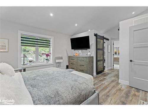 140 Vernon Shores Avenue, Huntsville, ON - Indoor Photo Showing Bedroom