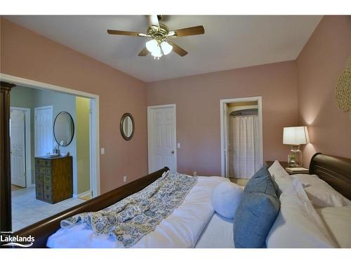 46 William Avenue, Wasaga Beach, ON - Indoor Photo Showing Bedroom