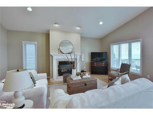 46 William Avenue, Wasaga Beach, ON - Indoor Photo Showing Living Room With Fireplace