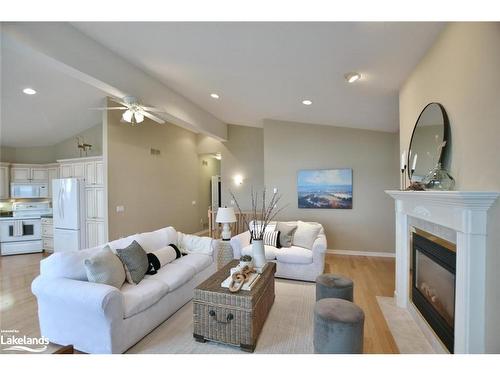 46 William Avenue, Wasaga Beach, ON - Indoor Photo Showing Living Room With Fireplace