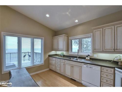 46 William Avenue, Wasaga Beach, ON - Indoor Photo Showing Kitchen With Double Sink