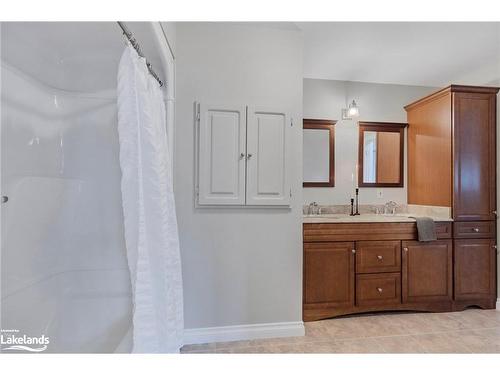 377 Peel Street, Collingwood, ON - Indoor Photo Showing Bathroom