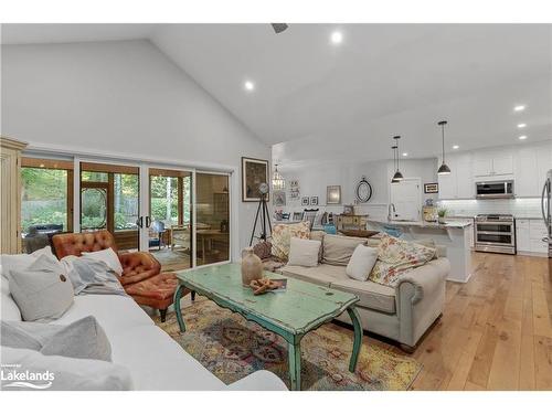 170 Springfield Road, Huntsville, ON - Indoor Photo Showing Living Room