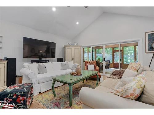 170 Springfield Road, Huntsville, ON - Indoor Photo Showing Living Room