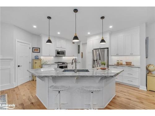 170 Springfield Road, Huntsville, ON - Indoor Photo Showing Kitchen With Stainless Steel Kitchen With Double Sink With Upgraded Kitchen