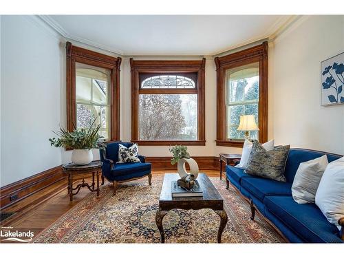 18 Amelia Street, Springwater, ON - Indoor Photo Showing Living Room