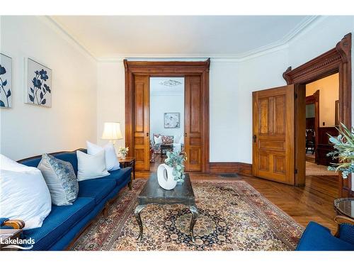 18 Amelia Street, Springwater, ON - Indoor Photo Showing Living Room